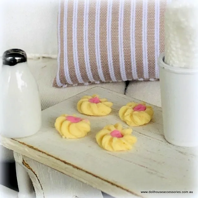 Biscuits - Pink Icing x 4 - Miniature