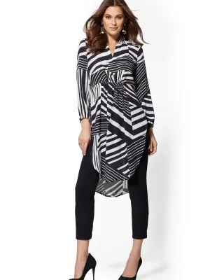 Black & White Print V-Neck Tunic Blouse