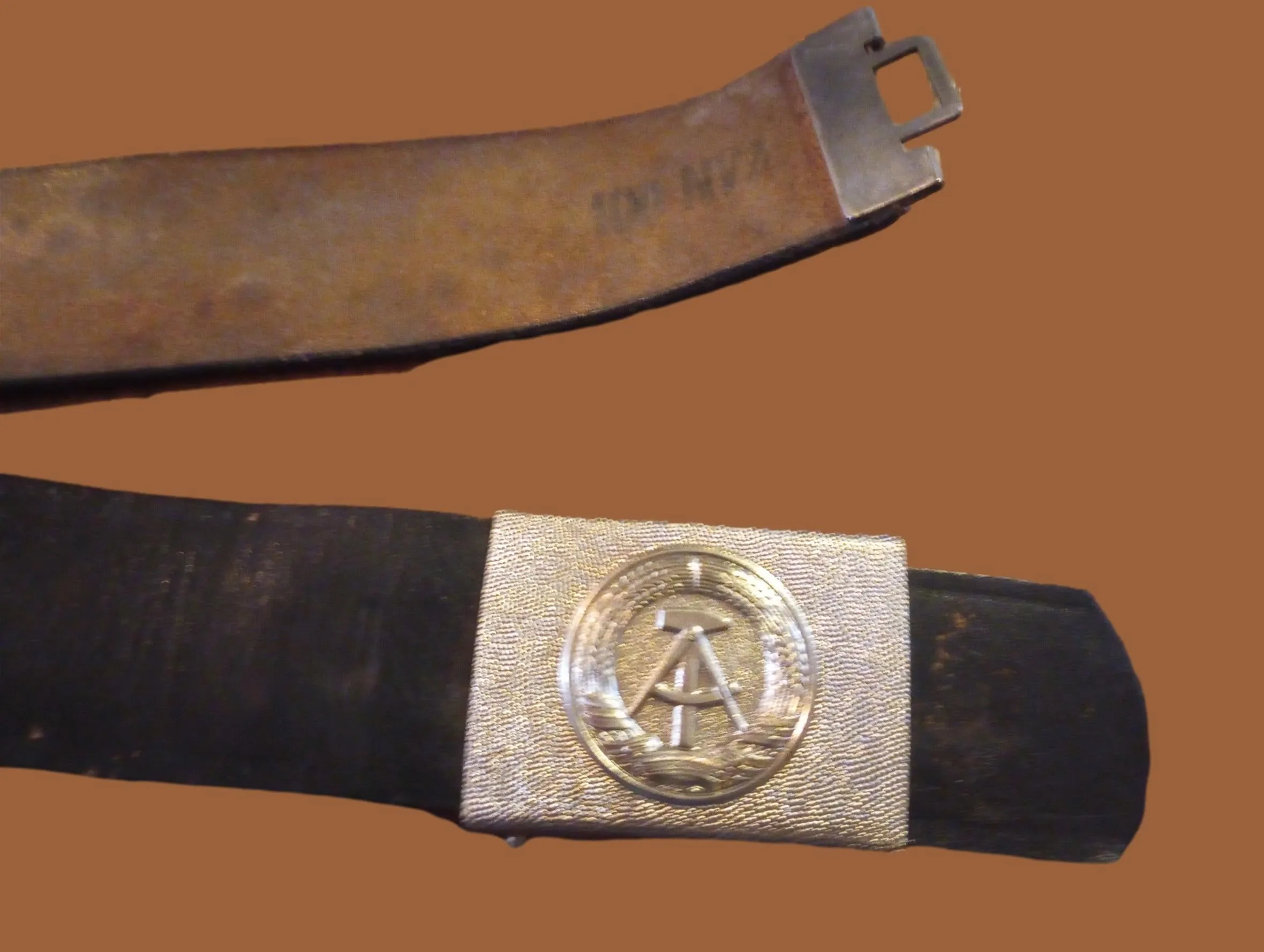 EAST GERMAN ARMY LEATHER BELT & BUCKLE VINTAGE COLD WAR GERMAN MILITARY SURPLUS
