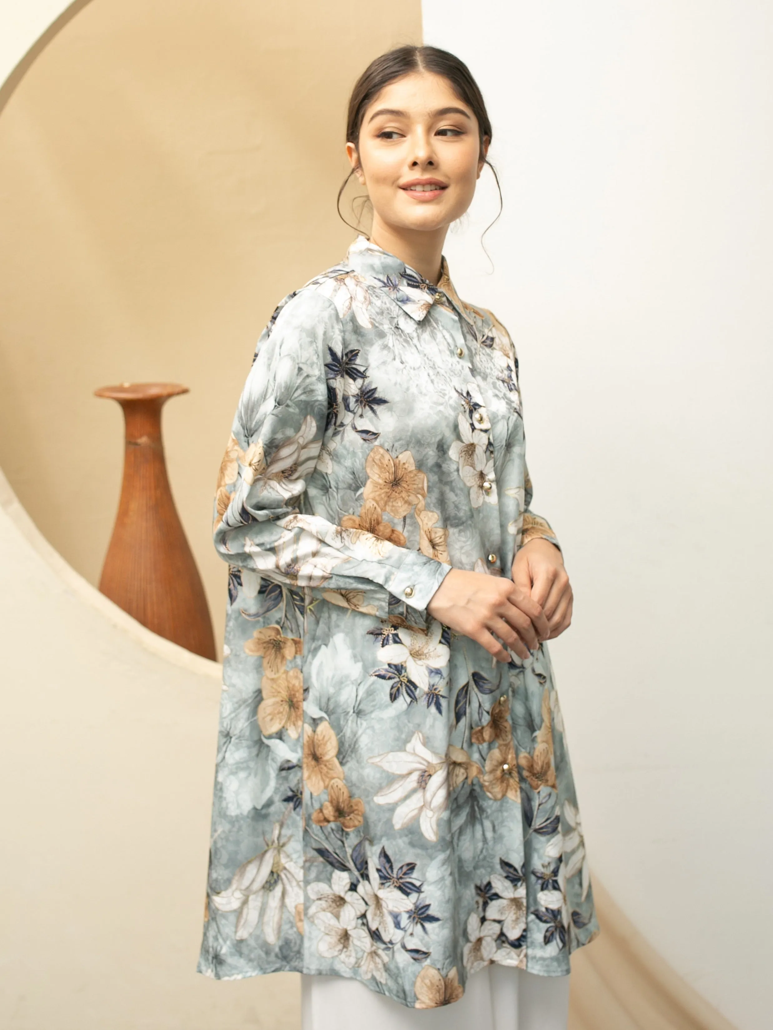 Soera Satin Gold Flower - Grey