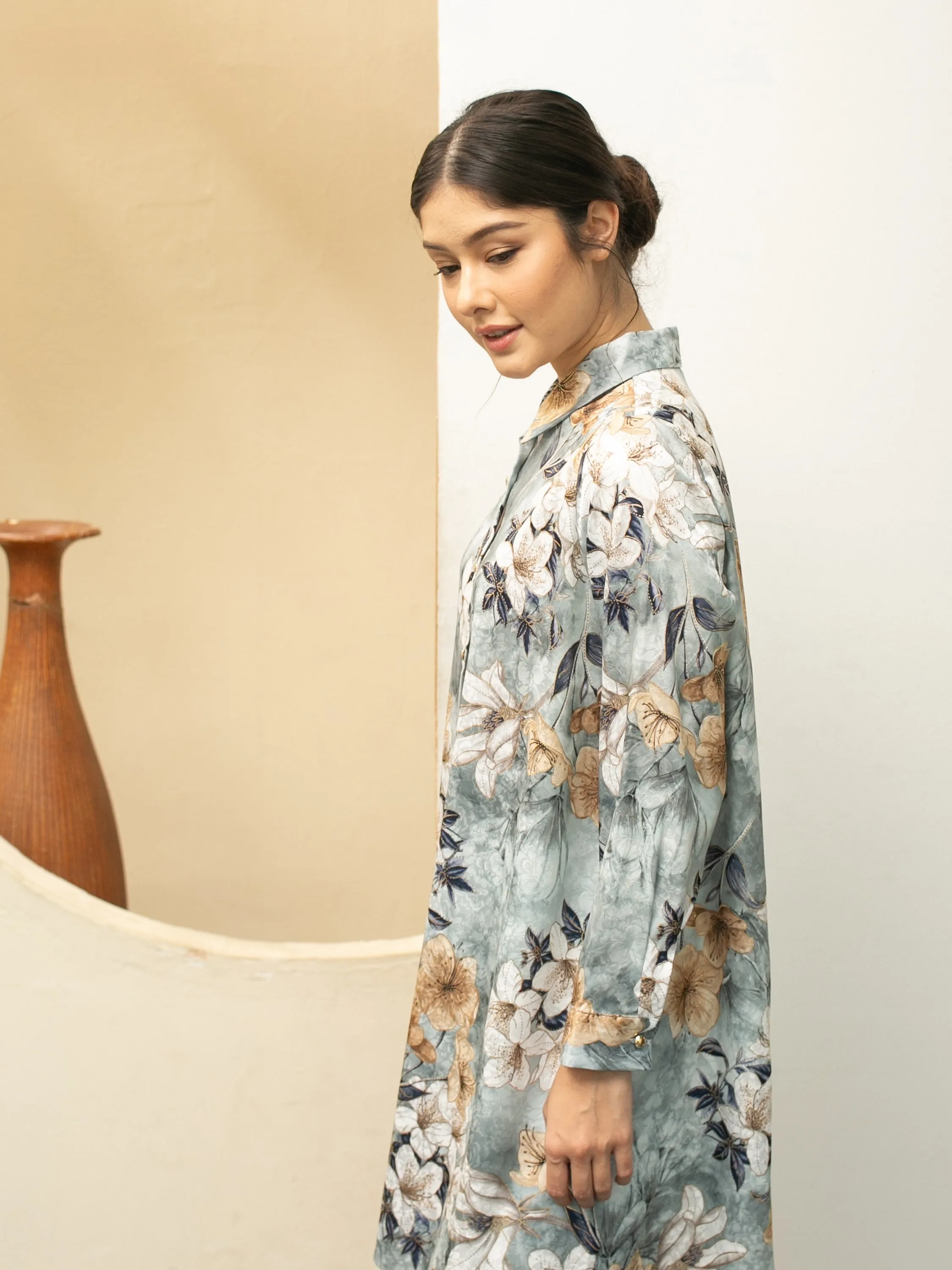 Soera Satin Gold Flower - Grey