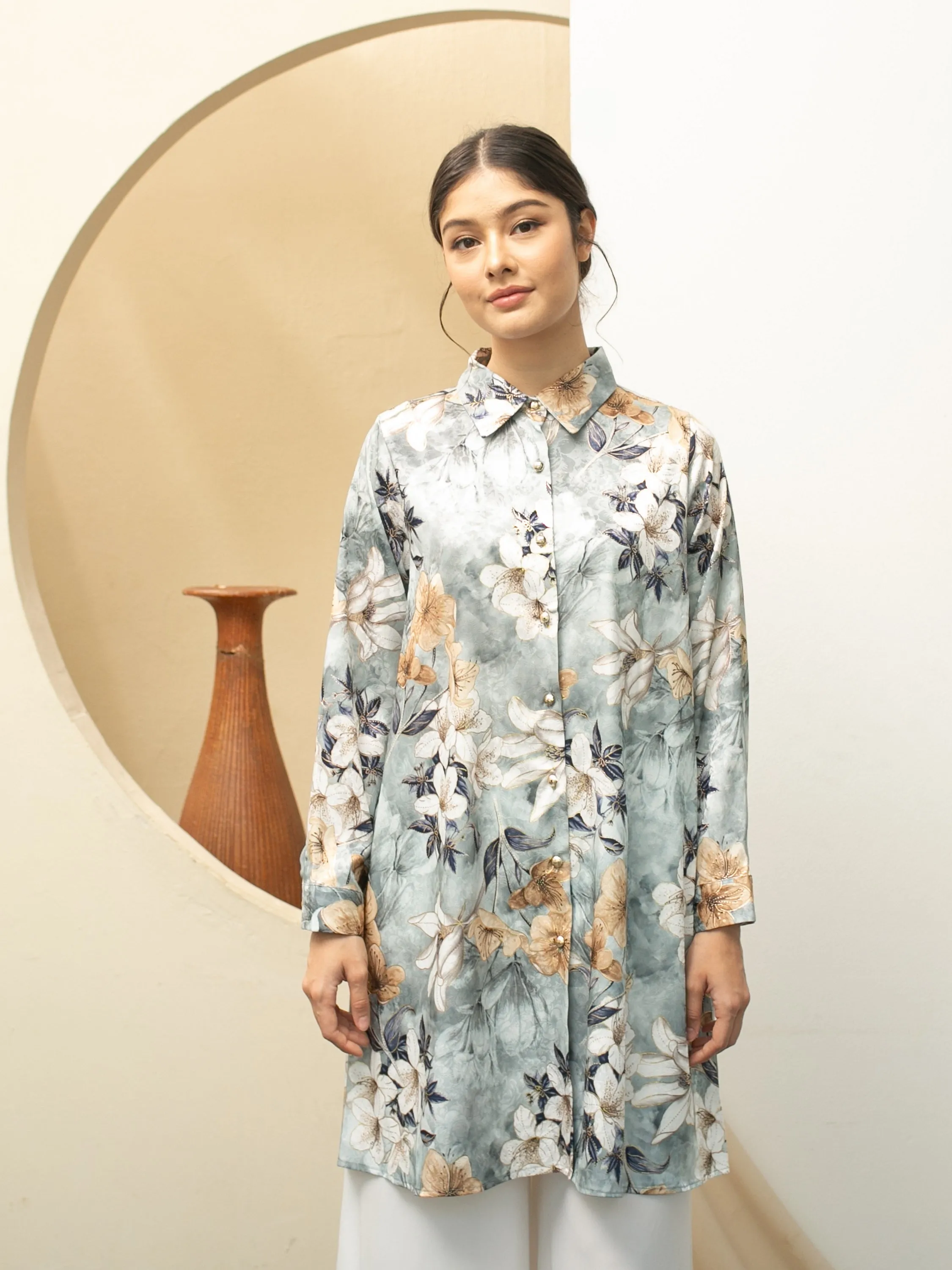 Soera Satin Gold Flower - Grey