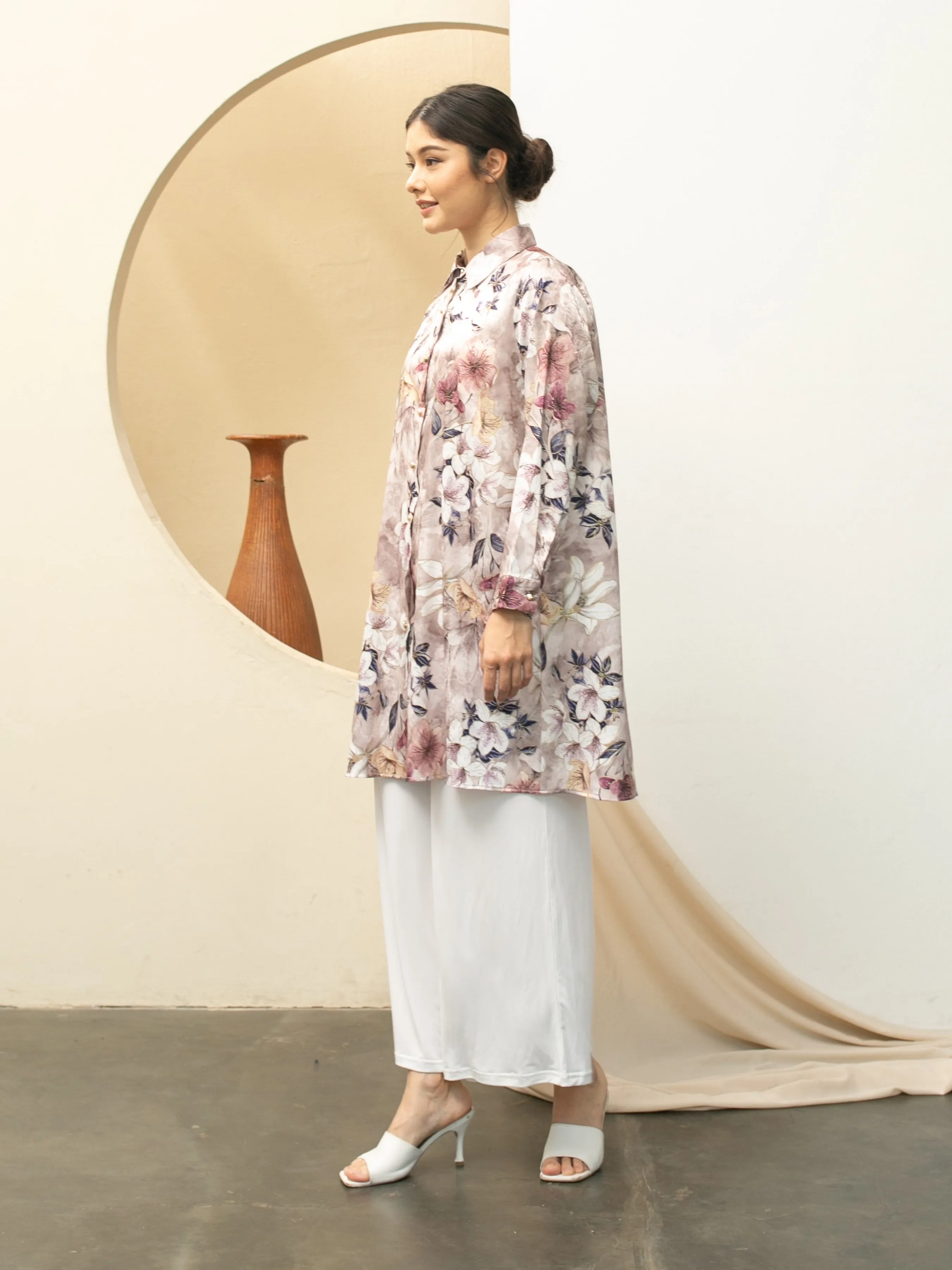 Soera Satin Gold Flower - Grey