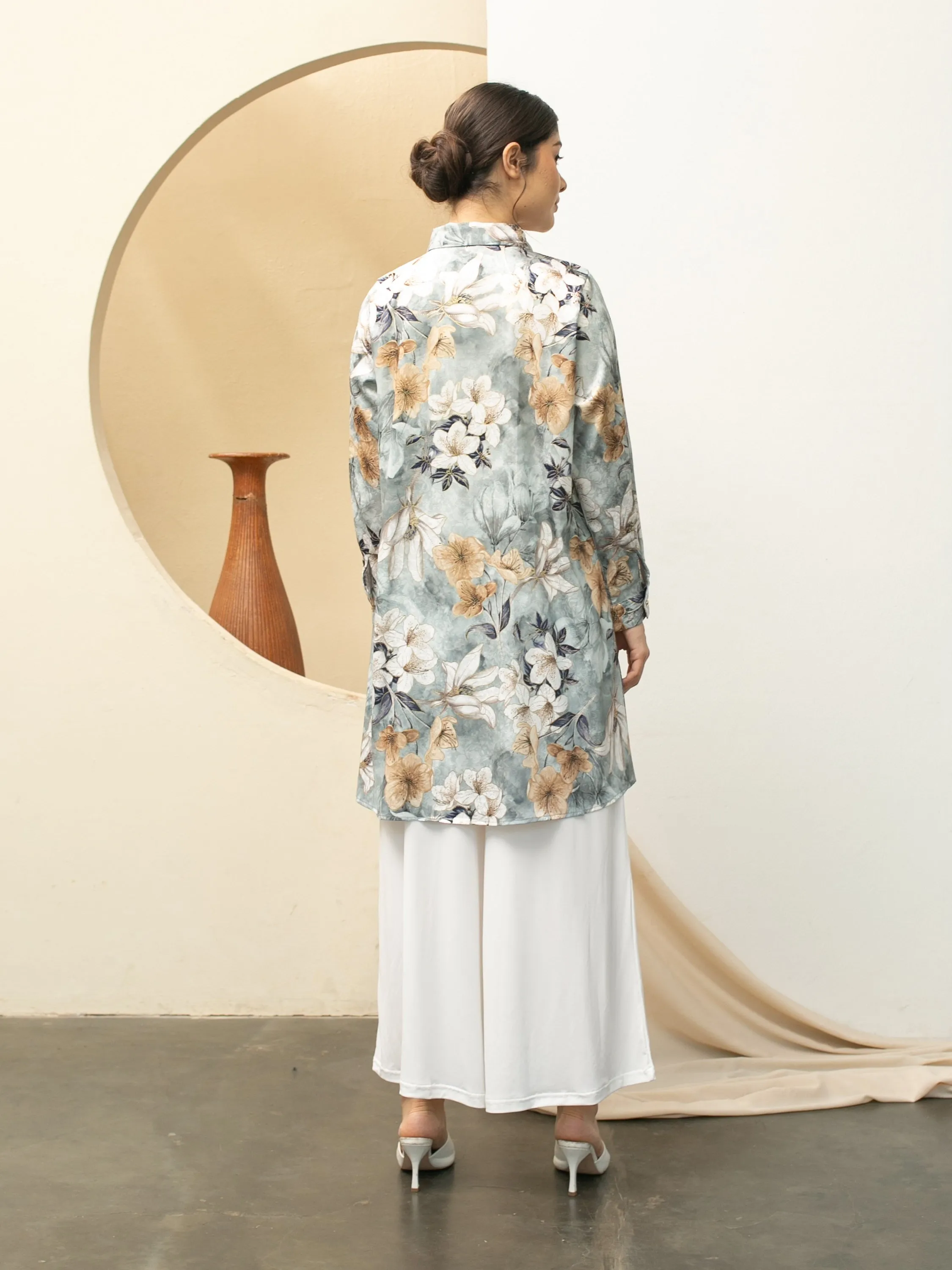 Soera Satin Gold Flower - Grey