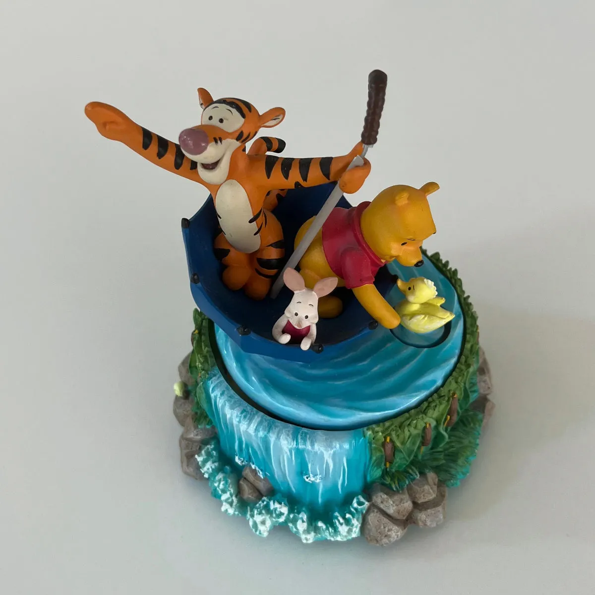 Very rare VTG Disney Winnie The Pooh in Umbrella Floating Music Box